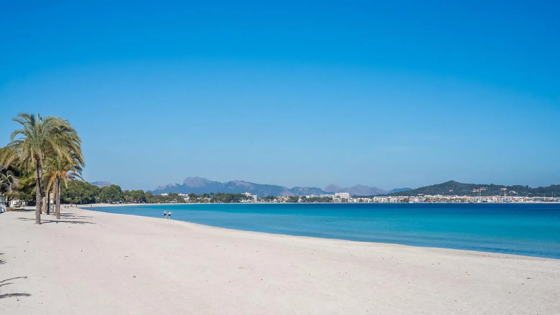 3 Bedroom Apartment, 150M From Beach Port d'Alcúdia 0*,  Spanien